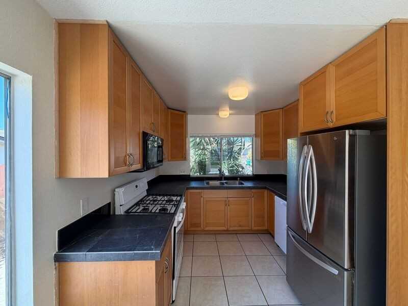 6645 Amberly St - Photo 6 of 22