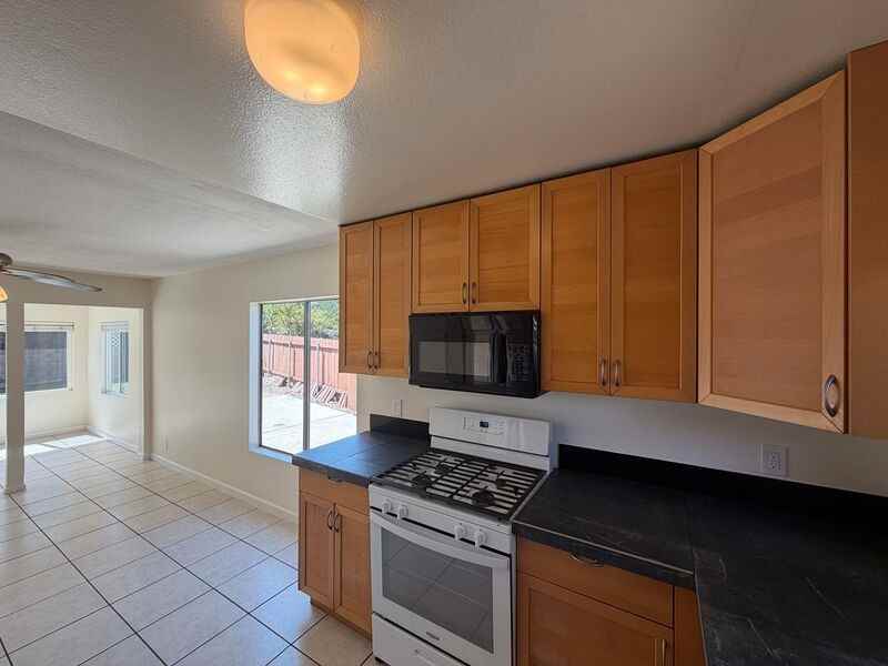 6645 Amberly St - Photo 7 of 22
