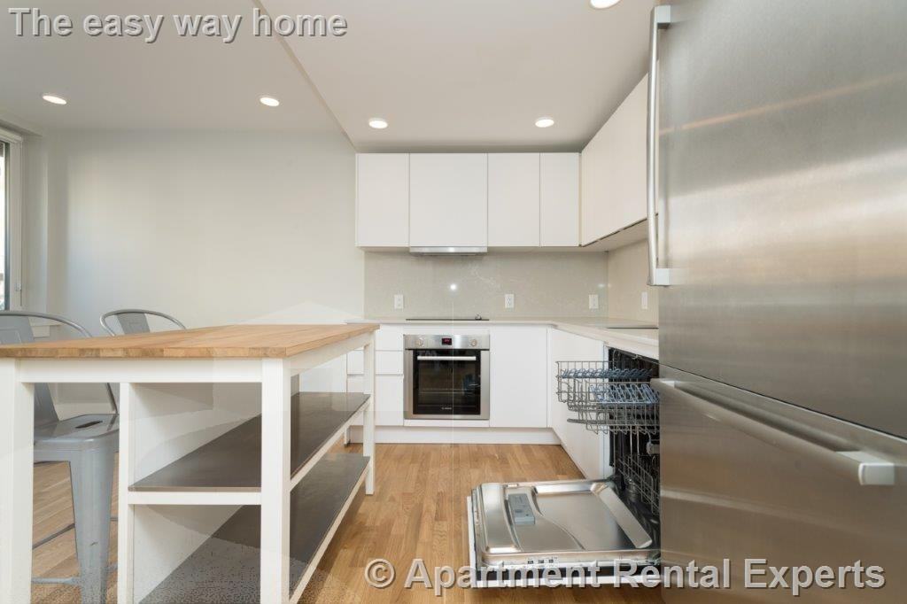334 Harvard St #C1 - Photo 5 of 16