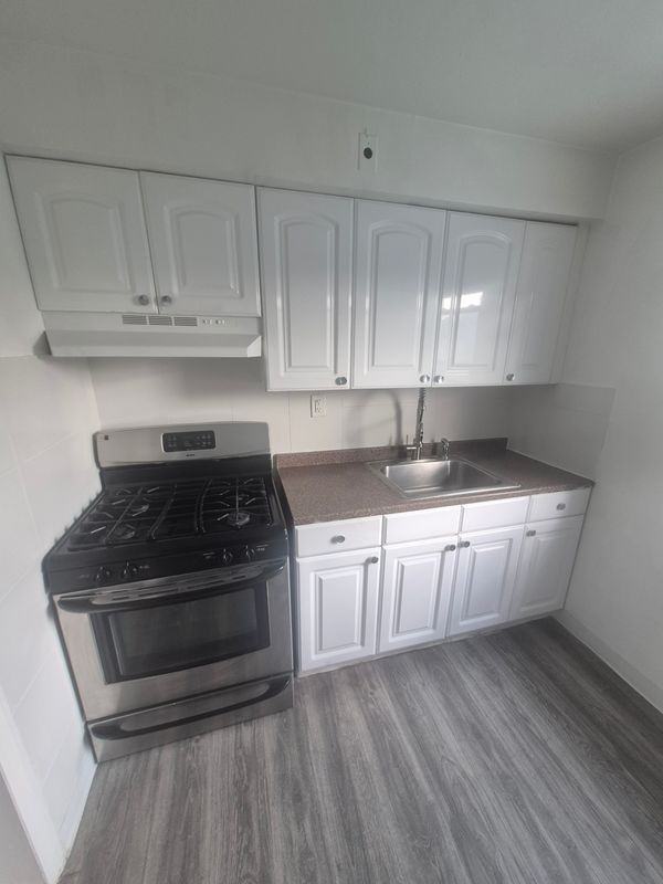 13736 242nd St - Photo 2 of 6