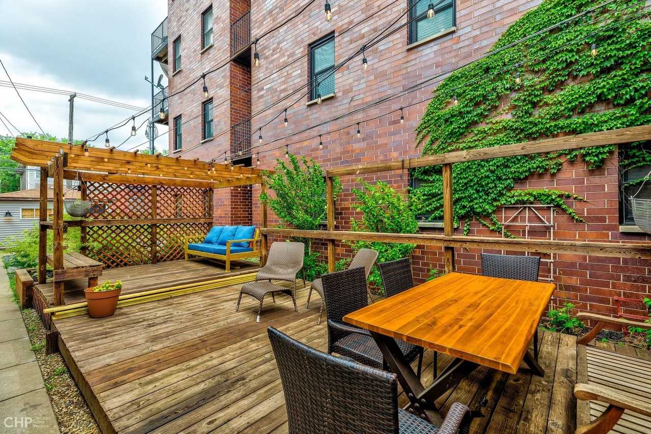1604 W Waveland Ave #1 - Photo 5 of 8