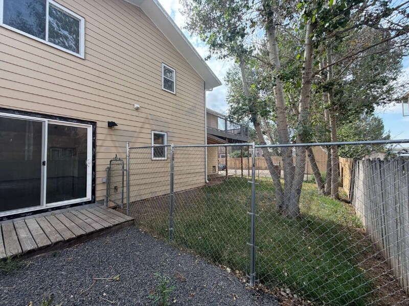 522 S Lincoln St #E - Photo 3 of 28