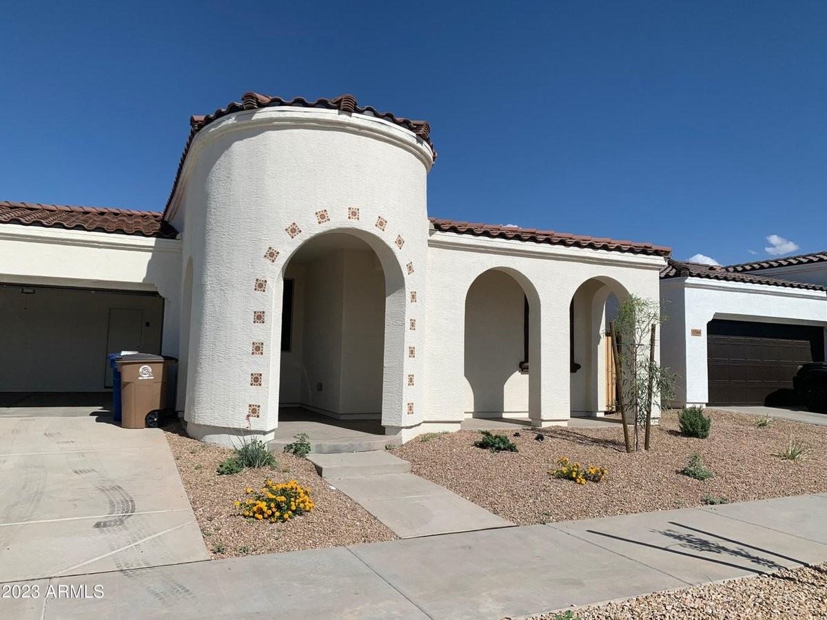 22560 E Via Estancia