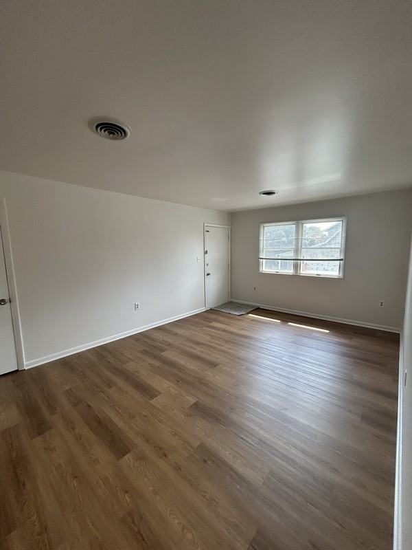 302 Hillside Dr - Photo 3 of 20