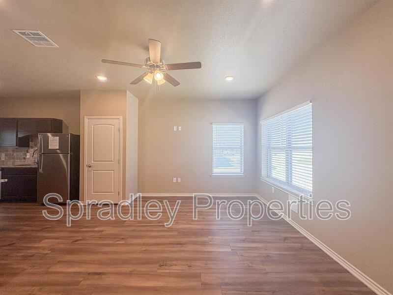 1032 Hibiscus Unit B - Photo 4 of 15
