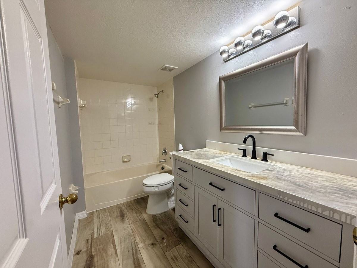 677 Elbridge Dr - Photo 2 of 33