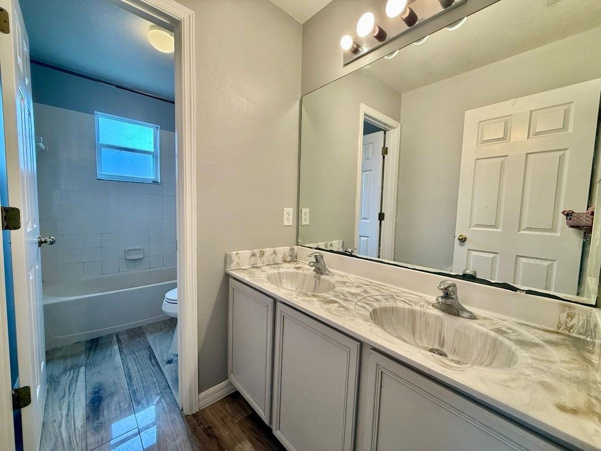 677 Elbridge Dr - Photo 4 of 33