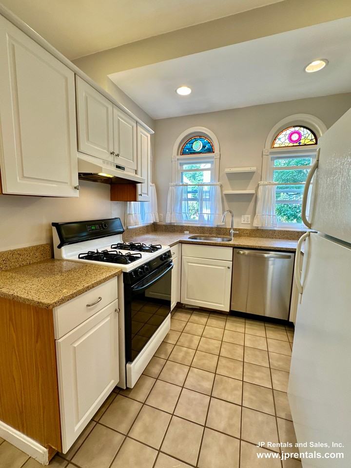 294 Chestnut Ave #1 - Photo 2 of 13