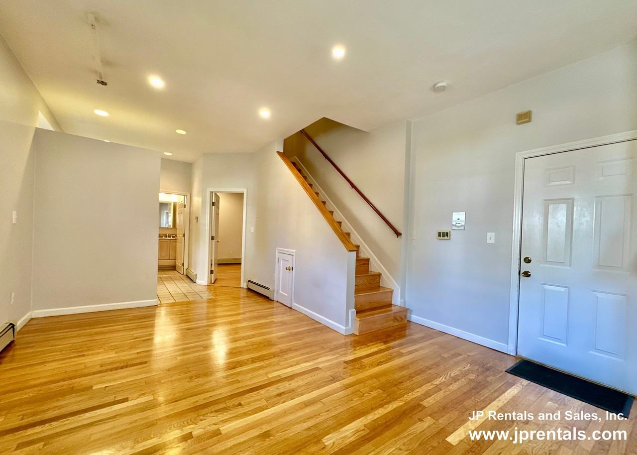 294 Chestnut Ave #1 - Photo 4 of 13