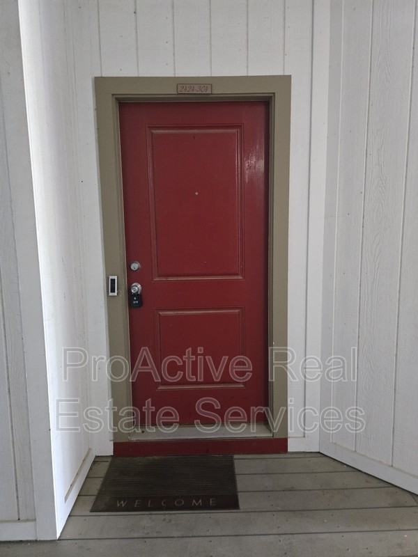 2424 Chancery Ln - Photo 2 of 21