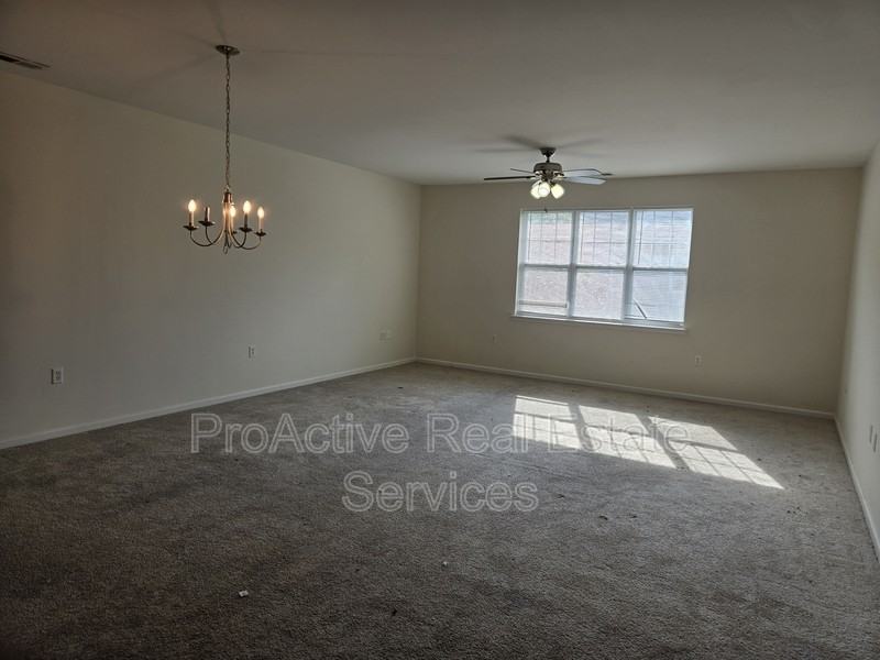 2424 Chancery Ln - Photo 3 of 21