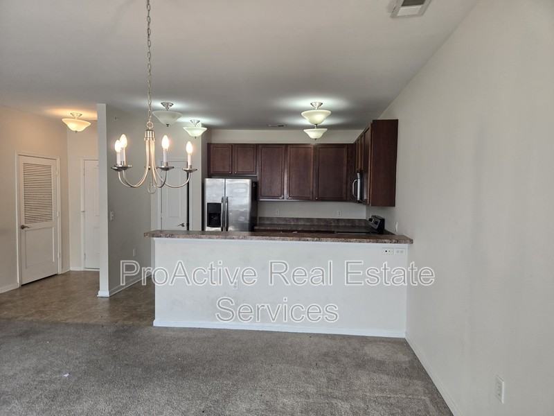 2424 Chancery Ln - Photo 6 of 21
