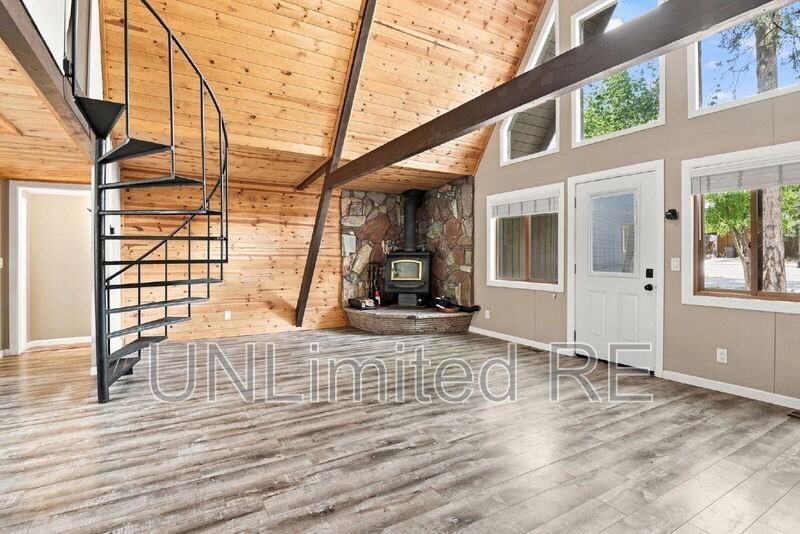 795 E Reindeer Dr - Photo 3 of 40