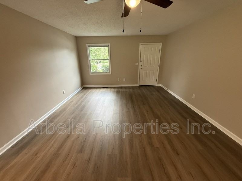 117 Rowe Ln #5 - Photo 4 of 18