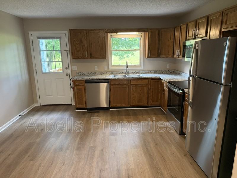 117 Rowe Ln #5 - Photo 6 of 18