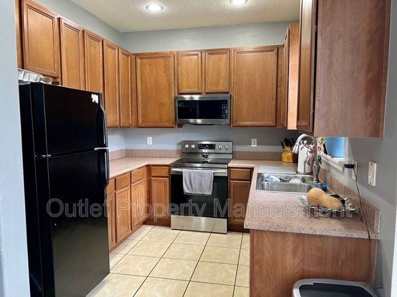 316 Coral Beach Cir - Photo 5 of 11