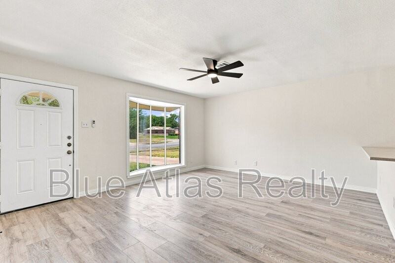 6008 Golden Gate Dr - Photo 2 of 25