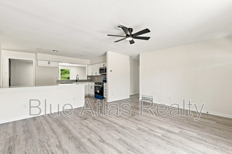 6008 Golden Gate Dr - Photo 7 of 25