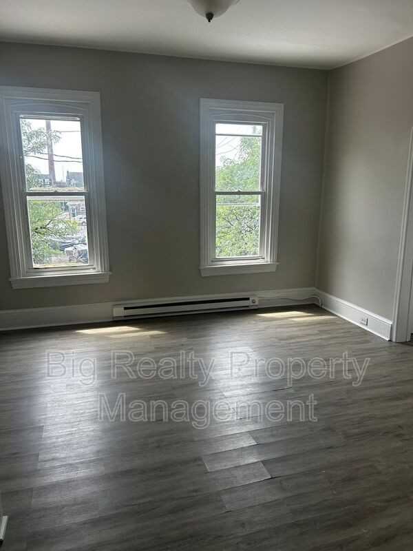 529 King St - Photo 2 of 8
