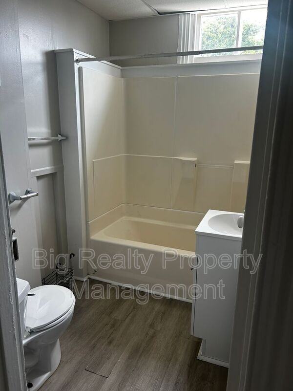 529 King St - Photo 4 of 8