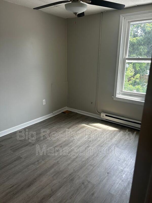 529 King St - Photo 7 of 8