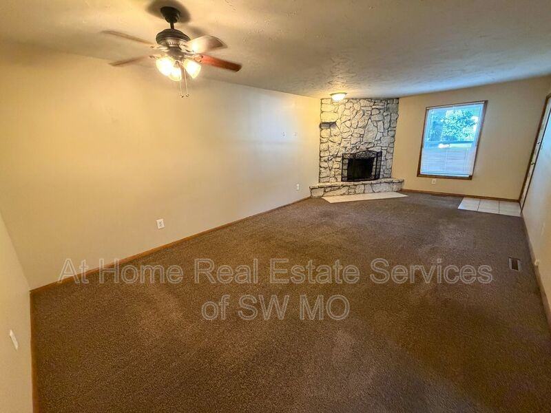 3304 E Portland St #B - Photo 3 of 10