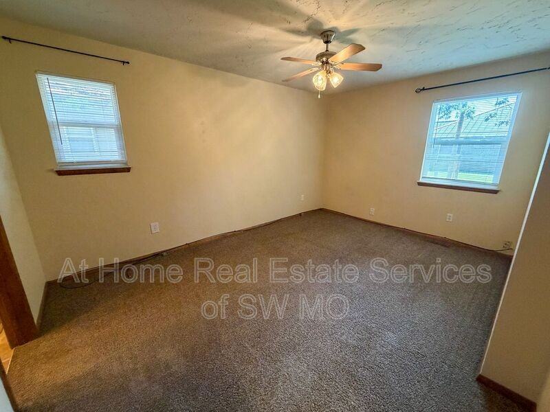 3304 E Portland St #B - Photo 5 of 10