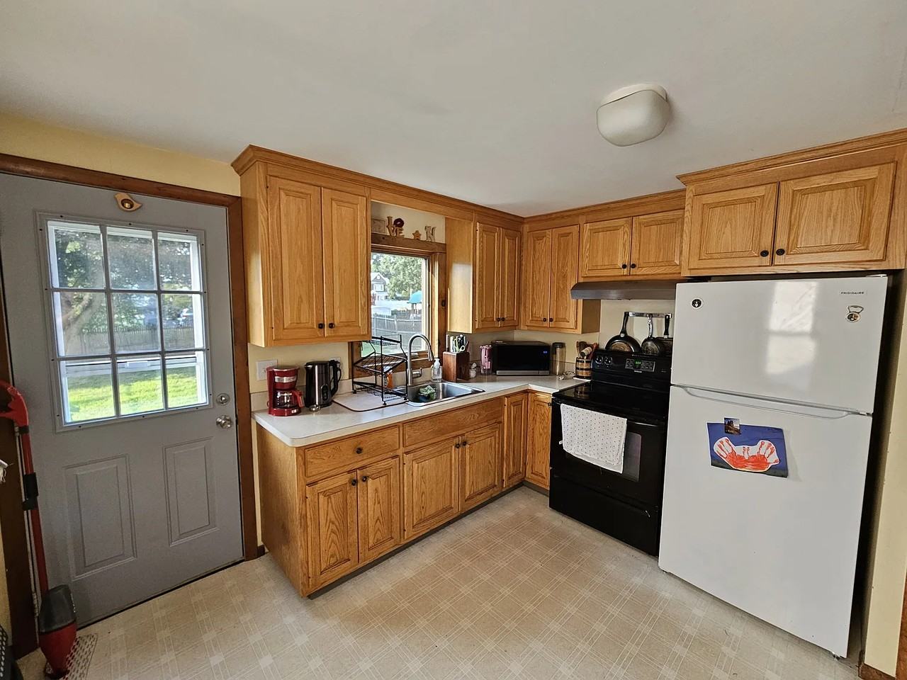 23 Sanford St - Photo 4 of 22