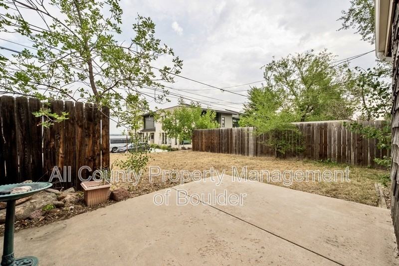 3257 Stanford Ave - Photo 4 of 20