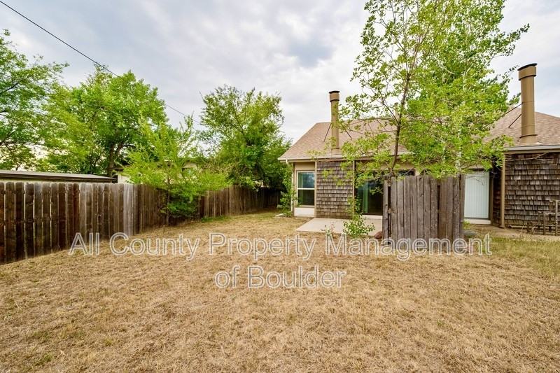 3257 Stanford Ave - Photo 5 of 20
