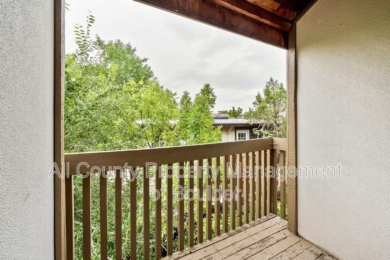3257 Stanford Ave - Photo 7 of 20