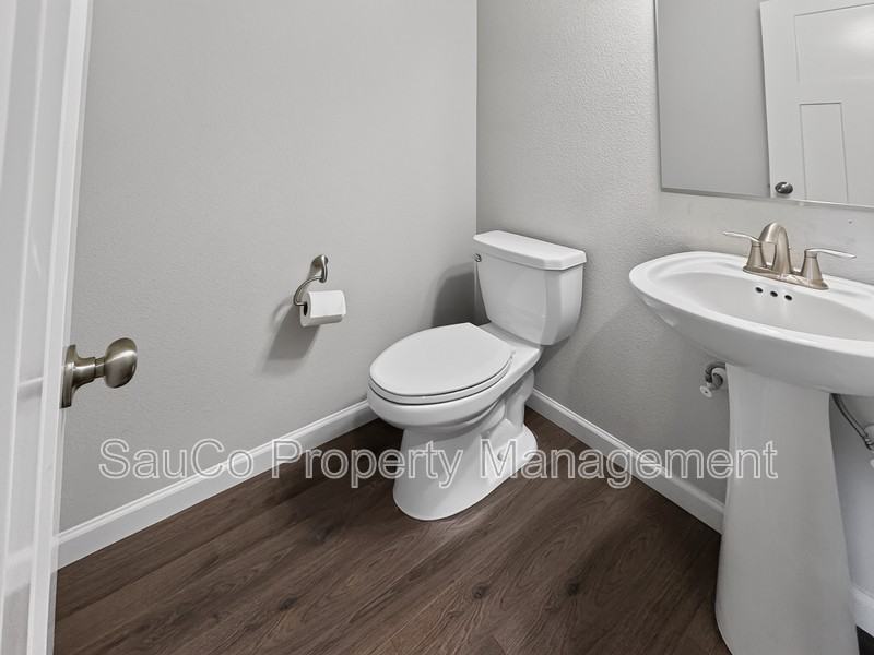 7729 Se Kinnaman St - Photo 3 of 15