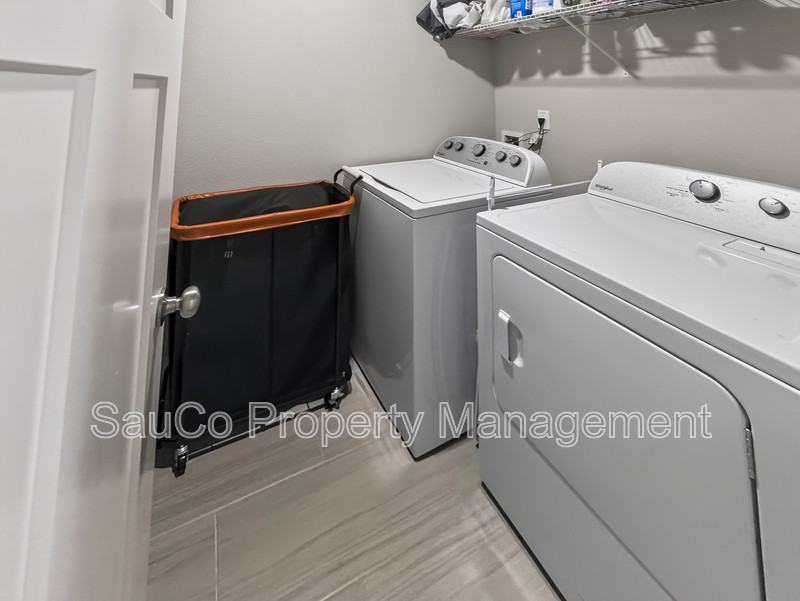7729 Se Kinnaman St - Photo 5 of 15