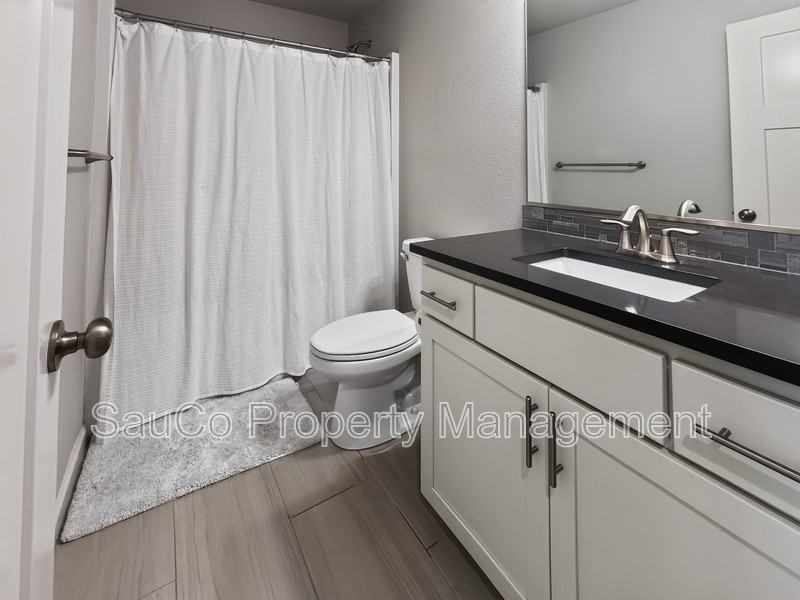 7729 Se Kinnaman St - Photo 6 of 15