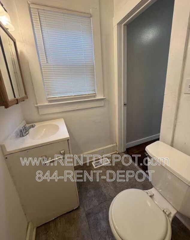 1329 E Illinois St - Photo 4 of 8