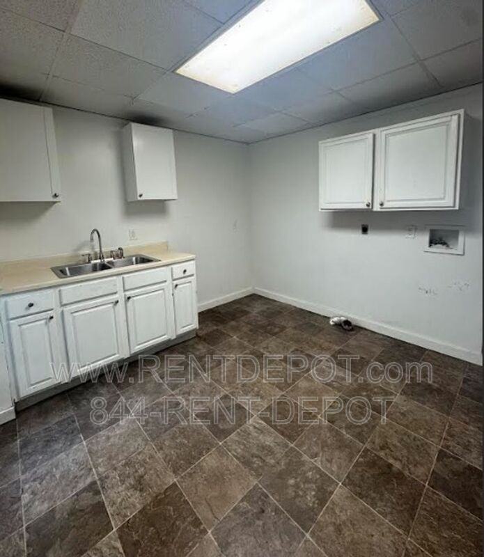 1329 E Illinois St - Photo 5 of 8