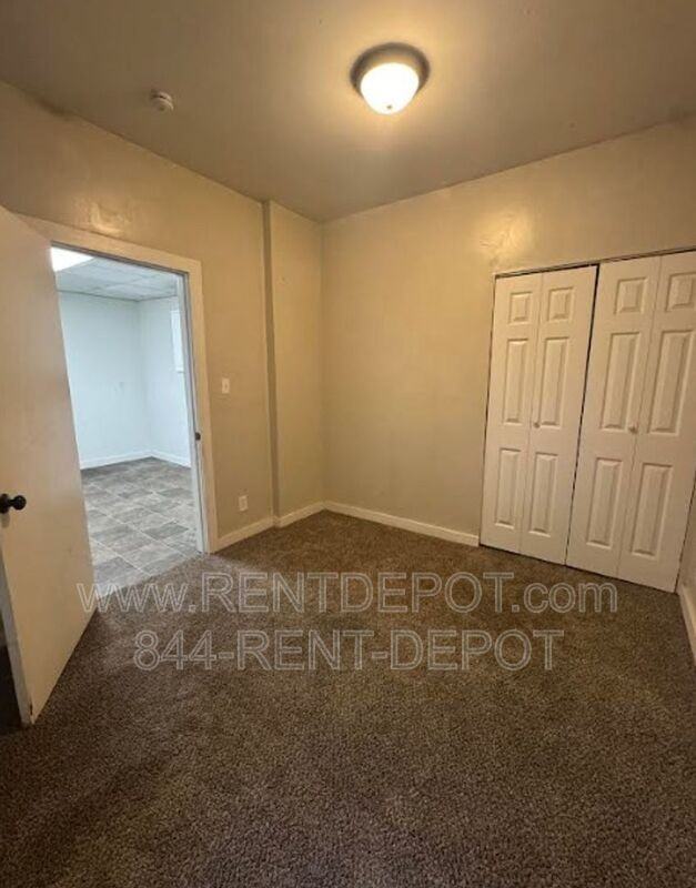 1329 E Illinois St - Photo 6 of 8