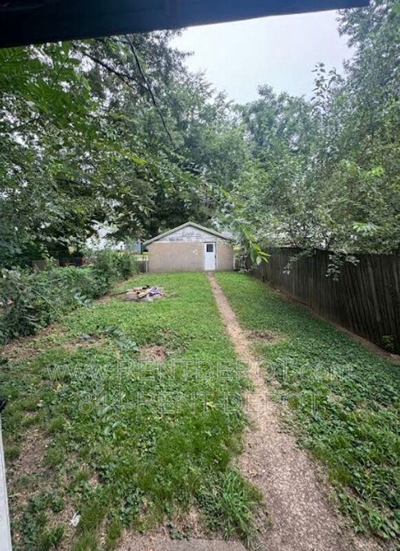 1329 E Illinois St - Photo 7 of 8