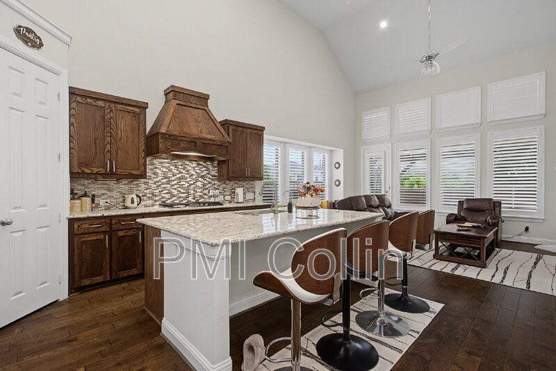 8701 Fairway Ln - Photo 2 of 44