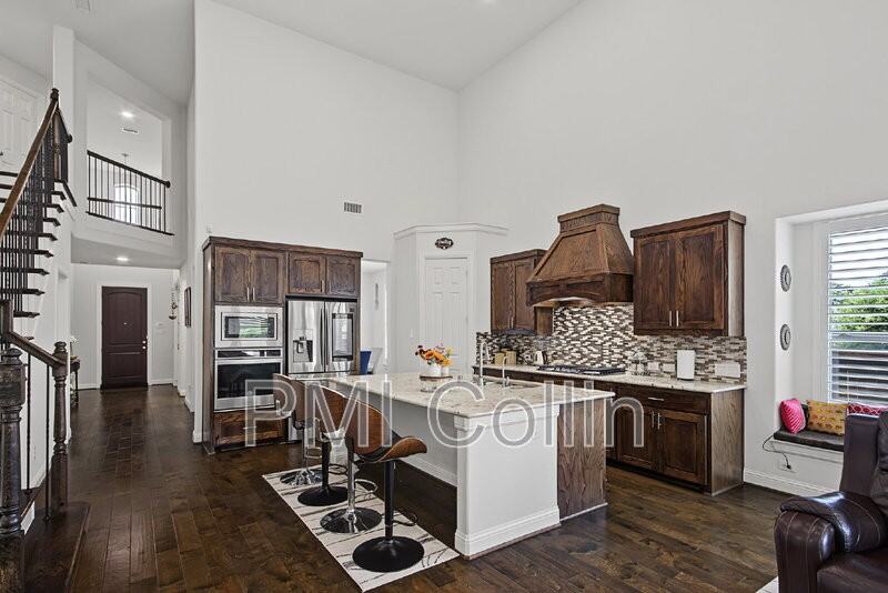 8701 Fairway Ln - Photo 3 of 44