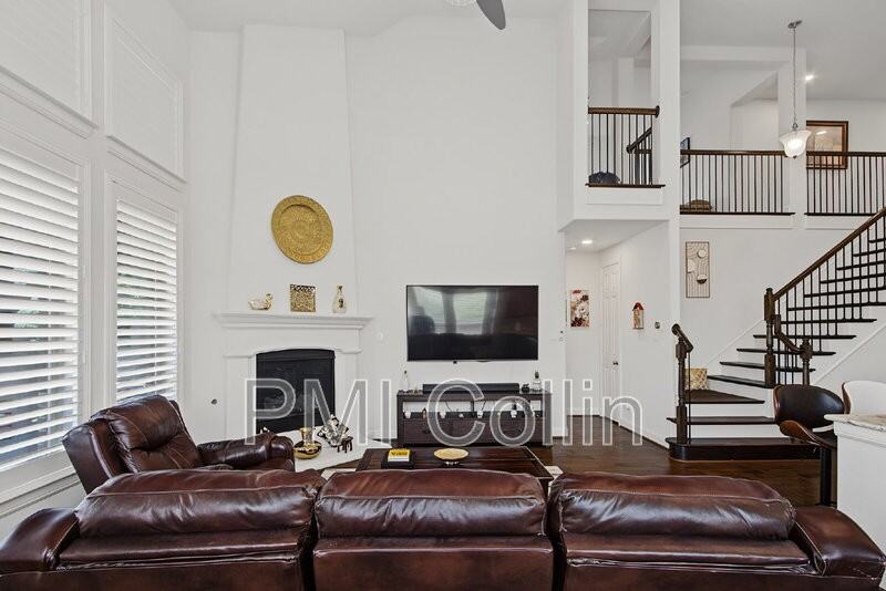8701 Fairway Ln - Photo 6 of 44