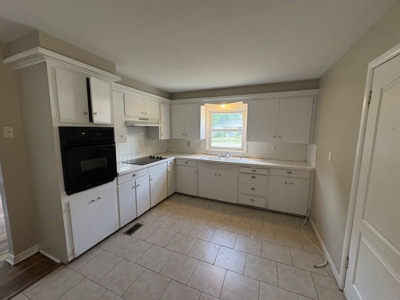 224 E Pine St - Photo 3 of 8