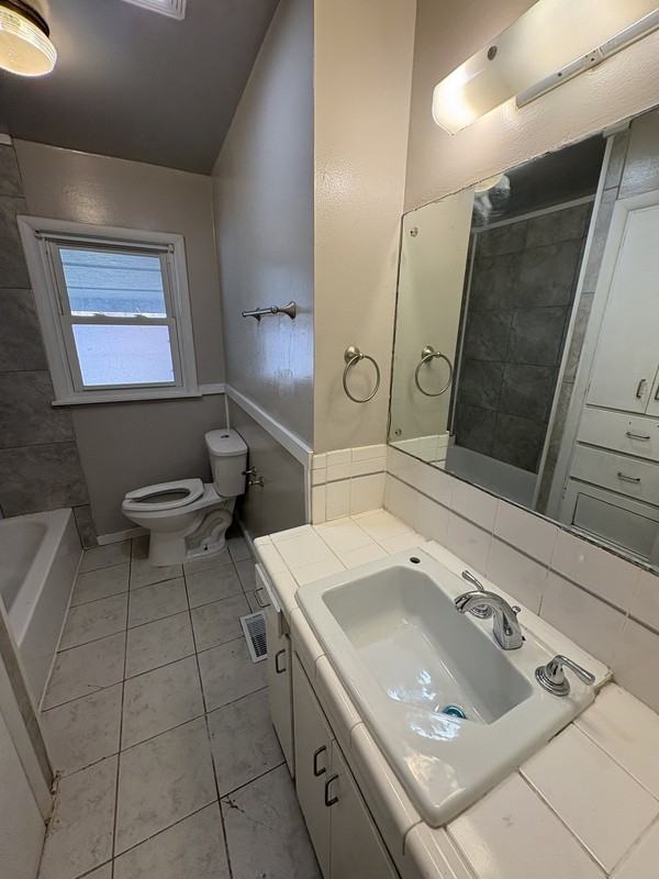 224 E Pine St - Photo 4 of 8