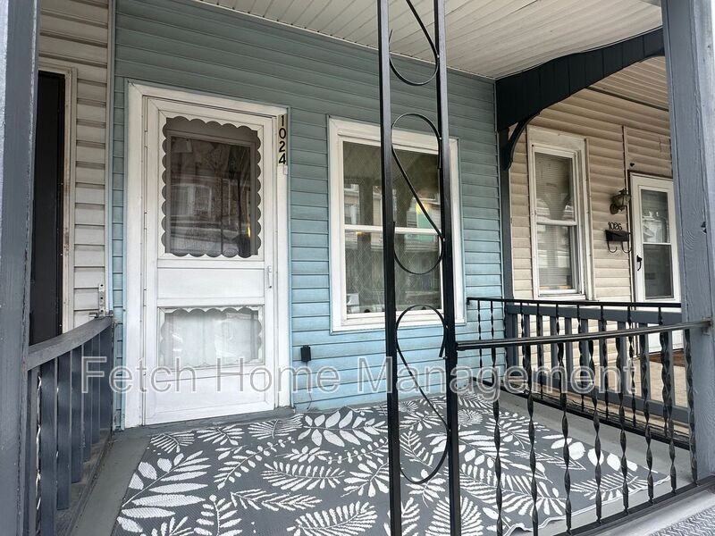 1024 Birch St - Photo 3 of 31