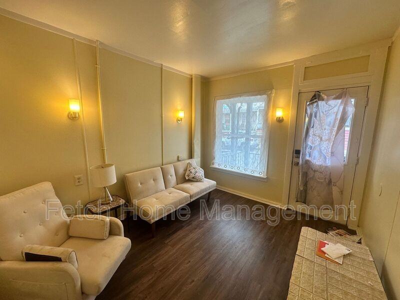 1024 Birch St - Photo 5 of 31