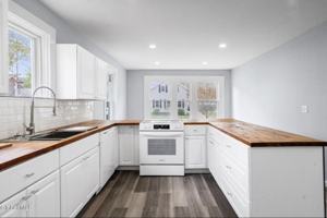 featured image of 27 W Notre Dame St #1