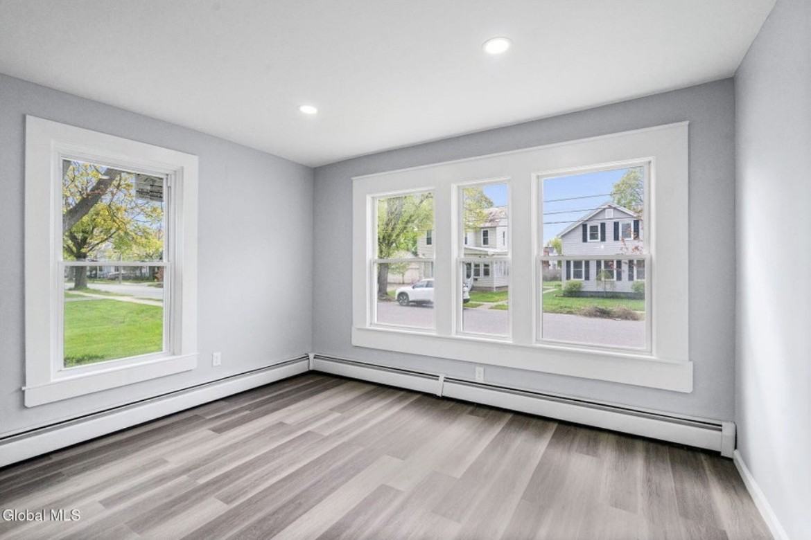 27 W Notre Dame St #1 - Photo 2 of 12