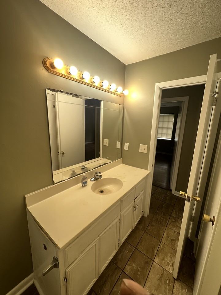 3952 Tanglebush Ln Nw #NA - Photo 4 of 11