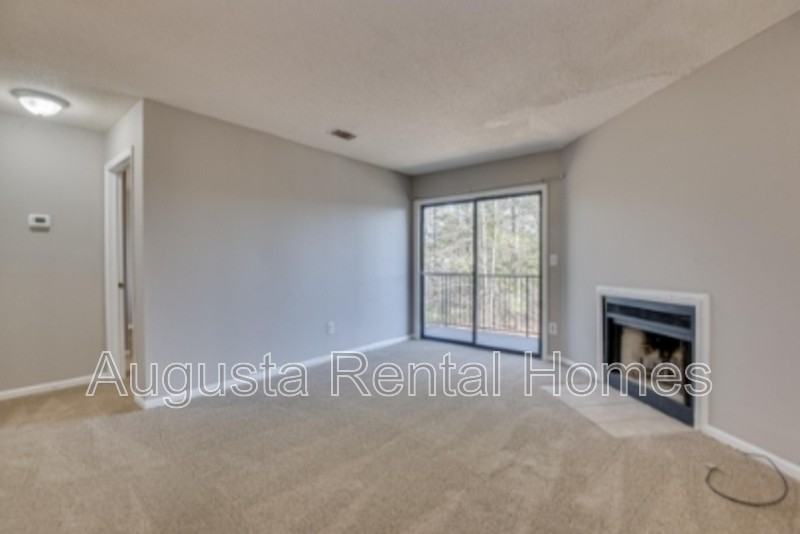 2449 Jennings Rd Apt C - Photo 3 of 21