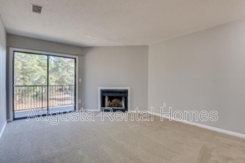 2449 Jennings Rd Apt C - Photo 4 of 21